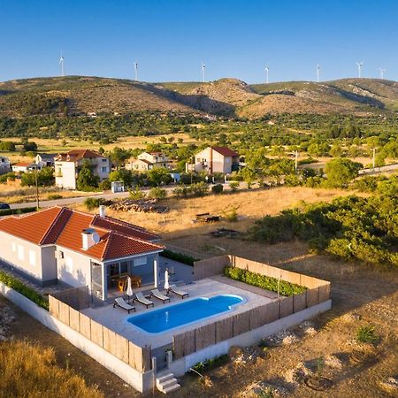 Modern Guest House Rak With Beautiful Pool Σίμπενικ Εξωτερικό φωτογραφία