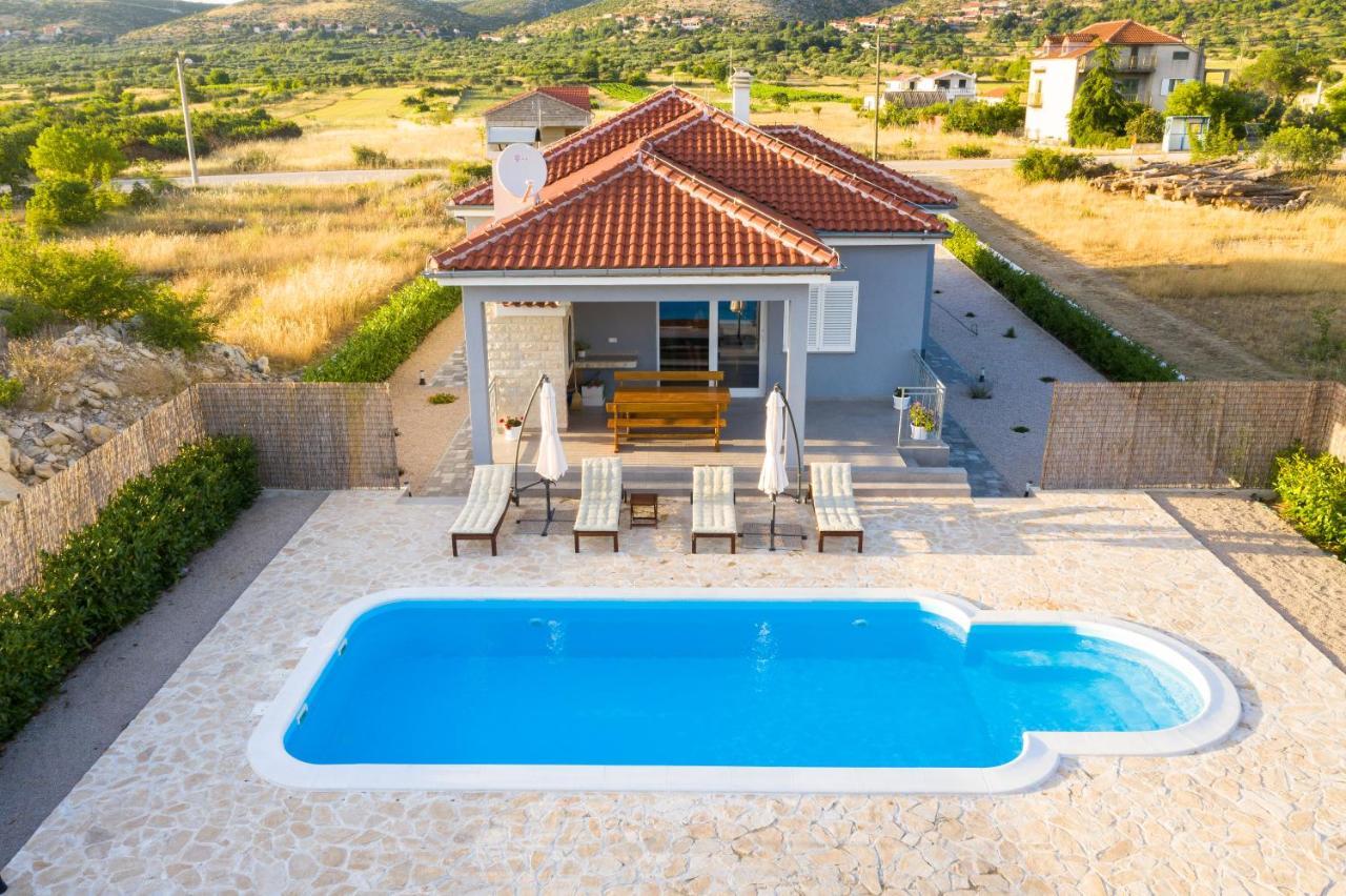 Modern Guest House Rak With Beautiful Pool Σίμπενικ Εξωτερικό φωτογραφία