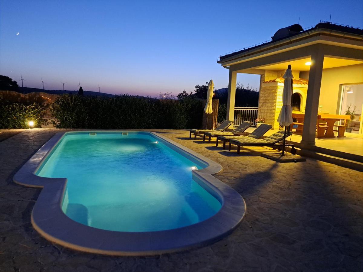 Modern Guest House Rak With Beautiful Pool Σίμπενικ Εξωτερικό φωτογραφία
