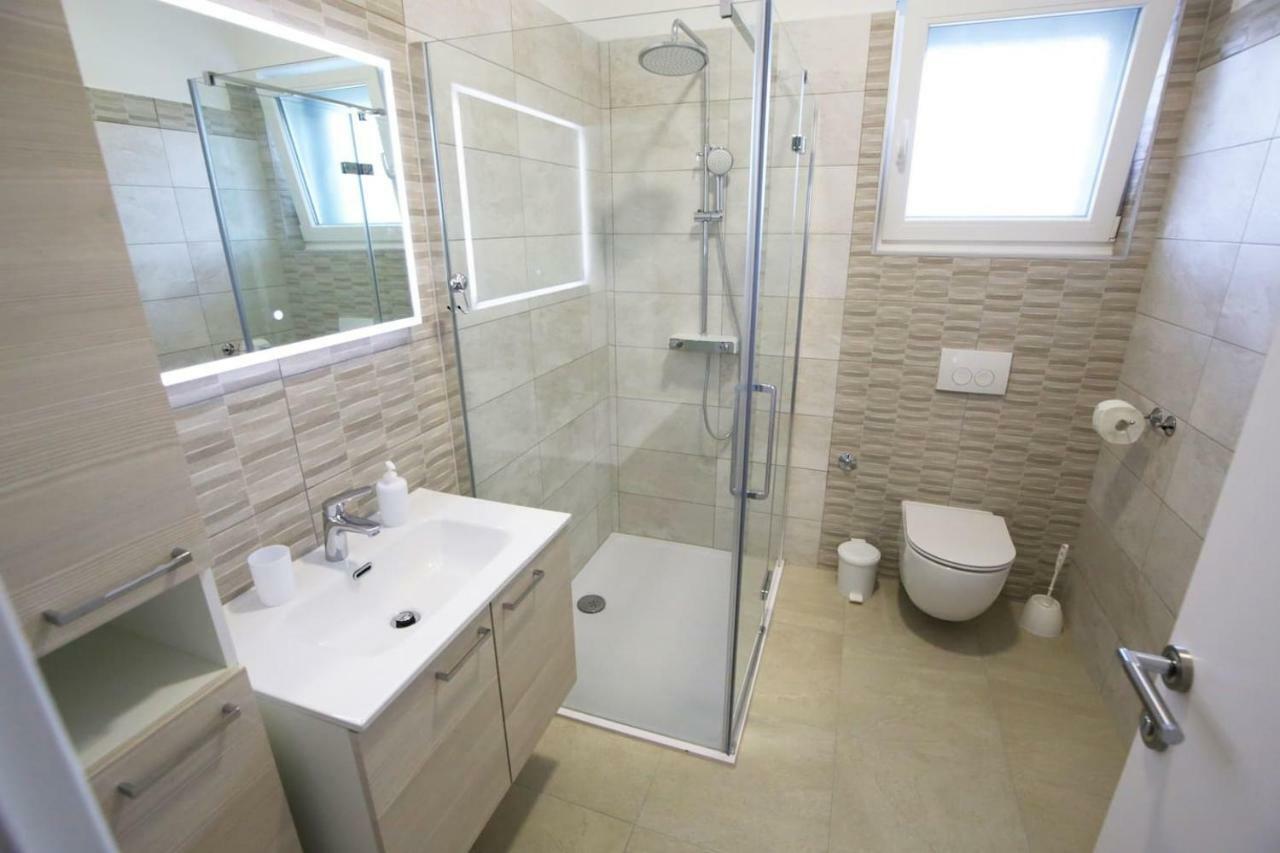 Modern Guest House Rak With Beautiful Pool Σίμπενικ Εξωτερικό φωτογραφία