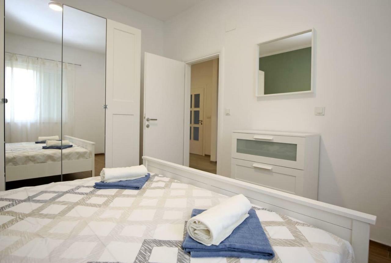 Modern Guest House Rak With Beautiful Pool Σίμπενικ Εξωτερικό φωτογραφία