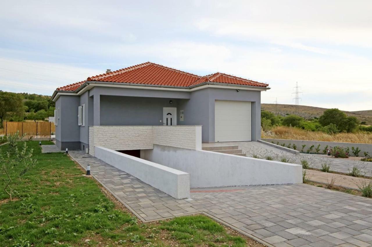 Modern Guest House Rak With Beautiful Pool Σίμπενικ Εξωτερικό φωτογραφία