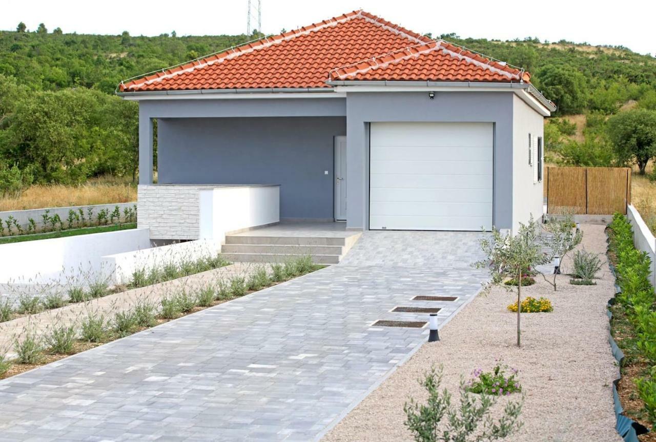 Modern Guest House Rak With Beautiful Pool Σίμπενικ Εξωτερικό φωτογραφία