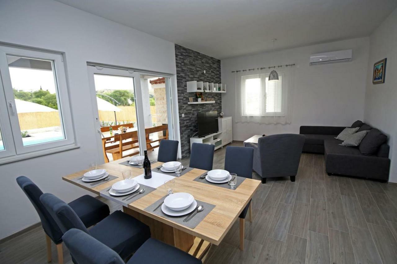Modern Guest House Rak With Beautiful Pool Σίμπενικ Εξωτερικό φωτογραφία
